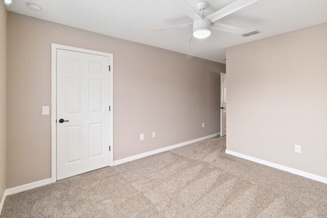 Building Photo - MOVE IN SPECIAL-Beautiful Two Story 3/2.5 Town Home w/ Loft & Screened Porch in St. Cloud