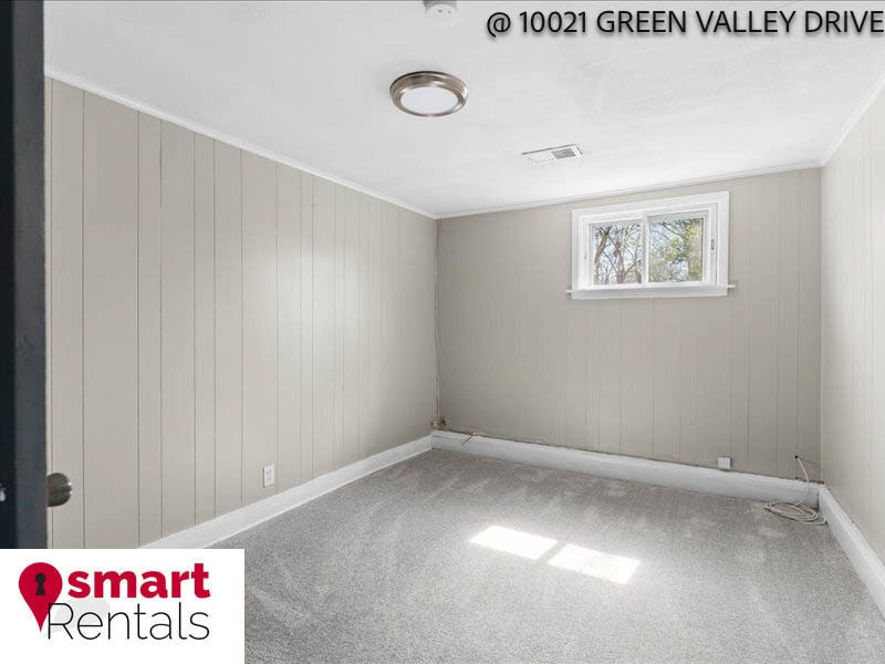 Building Photo - 10021 Green Valley Dr