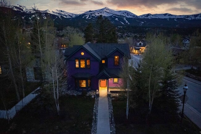 Building Photo - Winter rental! Luxury 4 bed, 3 bath home i...