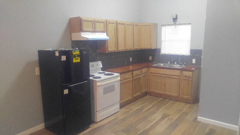 Building Photo - 2014 Family Ln.