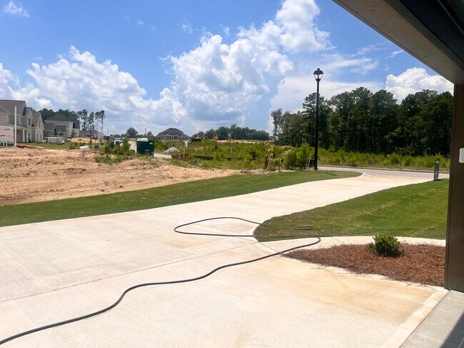 Building Photo - 8024 English Ivy Ct