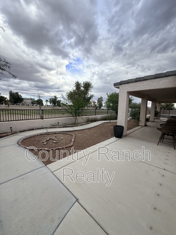 Building Photo - 2134 Desert Palms Dr