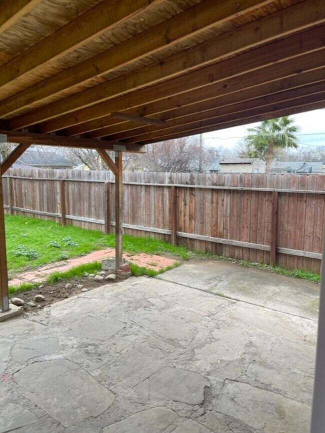 Building Photo - 3313 Willow Ln