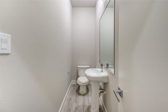 Building Photo - 4536 Sunflower St