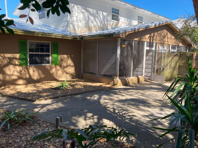 Building Photo - 207 E St