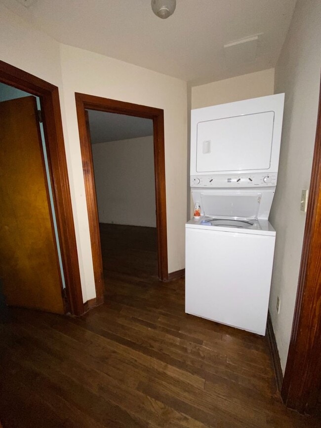 Building Photo - Near Cascades Park, Harwood floors in Historic Myers Park