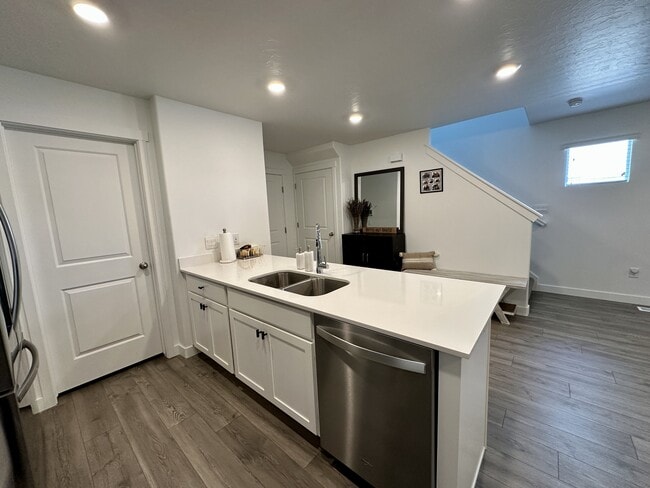 Building Photo - 8715 W Addie Dr