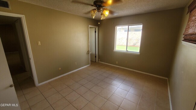 Building Photo - 332 Rio Verde Dr