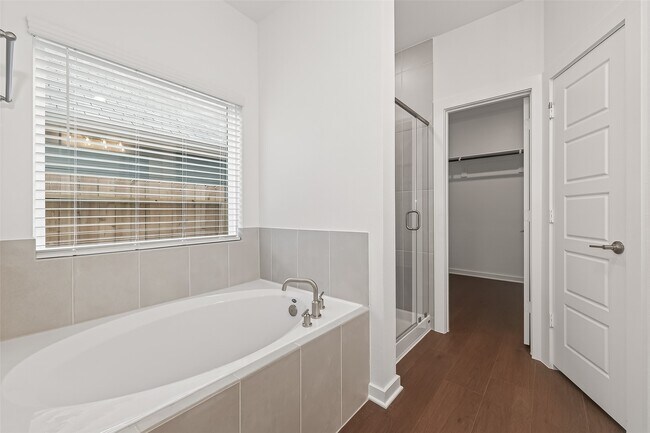 Building Photo - 32415 Sunbeam Dr