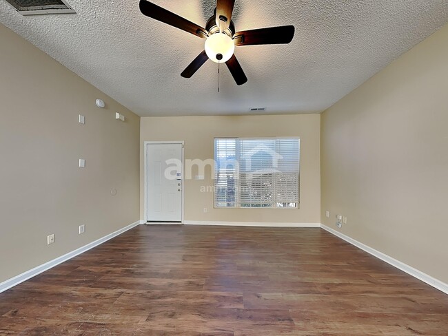 Building Photo - 136 N Honey Springs Ave