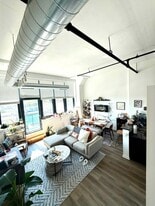 Building Photo - 1224 W Van Buren St