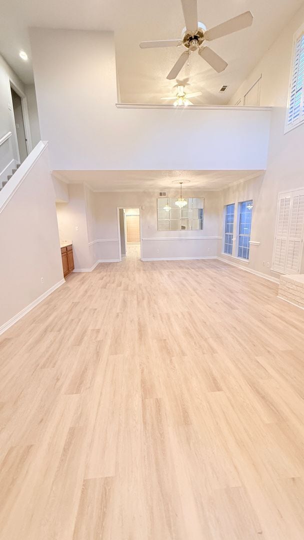 Building Photo - 3 Bedroom/2.5 Bath with den/bonus room and 2 Car Garage