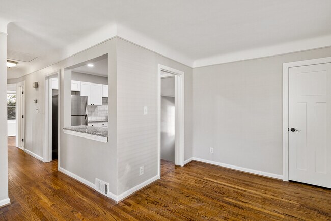 Building Photo - 2087 Allard Ave