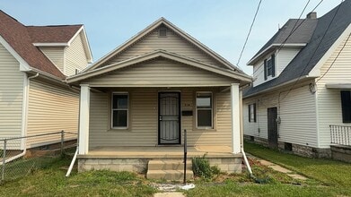 Building Photo - 216 W Sylvania Ave