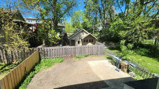 Building Photo - 908 E Gorham St
