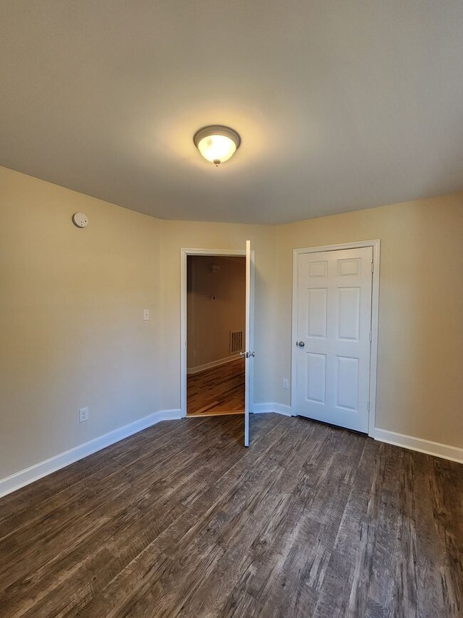 Building Photo - Asheville Rental!