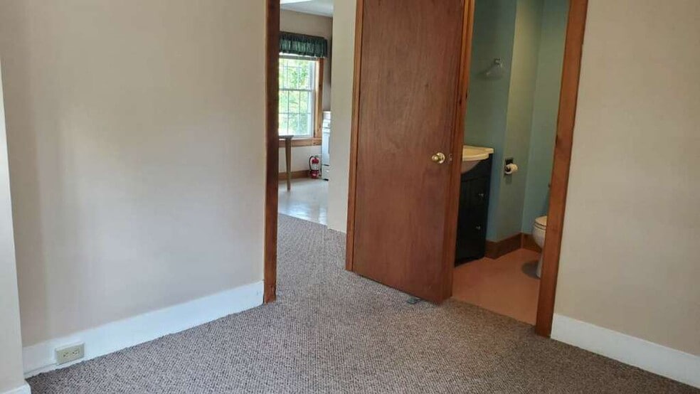 Building Photo - 122 Curtis Ave