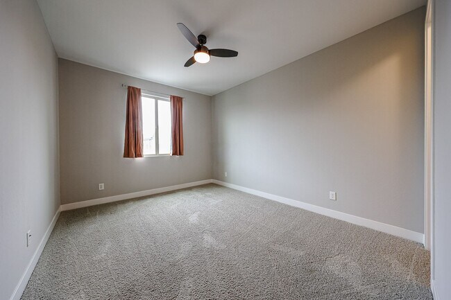 Building Photo - Move In Ready!stunning 3 bedroom, 2.5 bathroom home located in Phoenix!