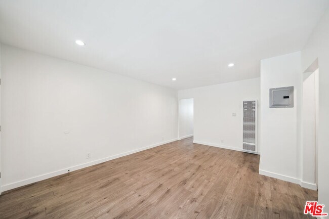 Building Photo - 252 S New Hampshire Ave