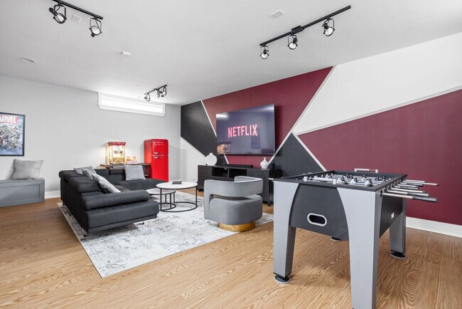 Building Photo - 1616 Pleasant St