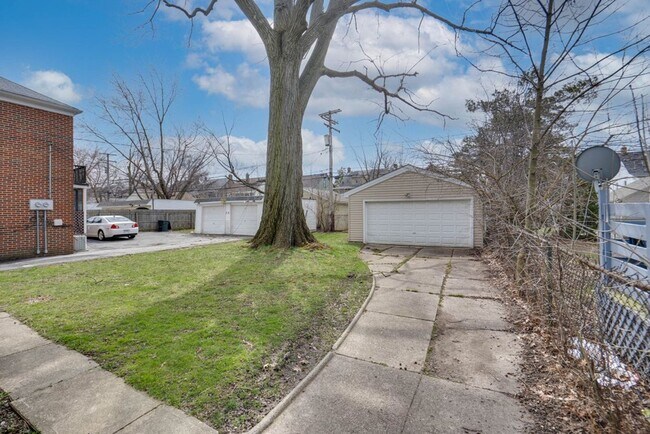 Building Photo - Charming University Heights Single Family ...