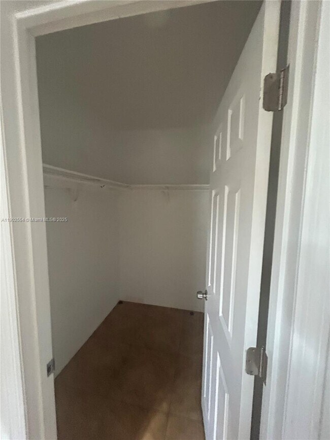 Building Photo - 6960 Miami Gardens Dr