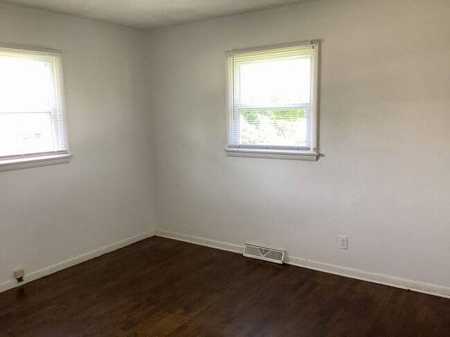 Building Photo - 601/603 N Belview Ave