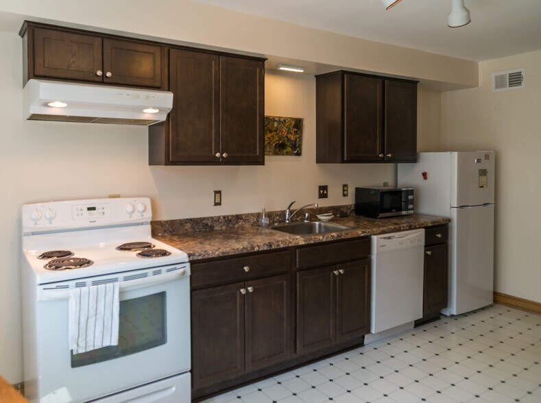 Building Photo - 2021 N 69th St