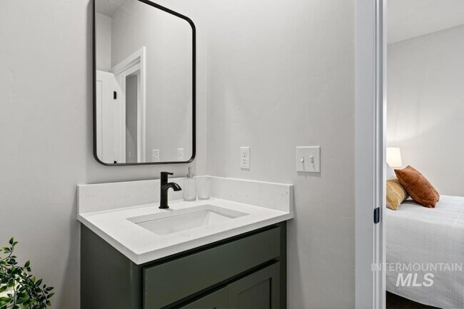 Building Photo - 10494 W Shields Ave