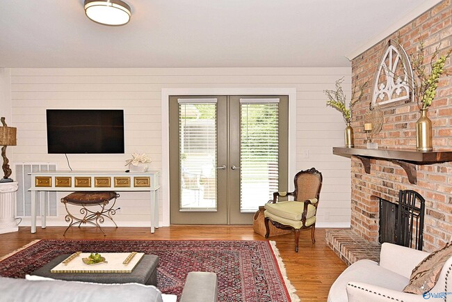 Building Photo - 207 Jones Valley Dr SW