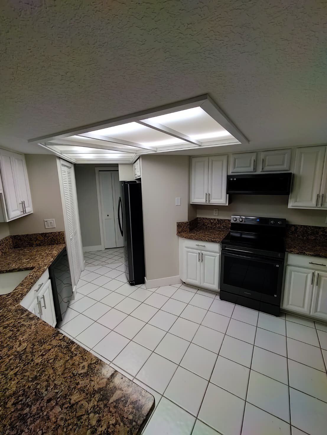 Building Photo - 9132 Remington Dr
