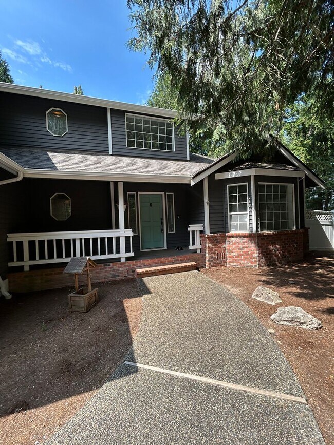 Building Photo - For Rent – Stunning 4-Bedroom NW Contempor...