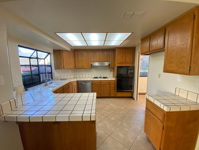 Building Photo - Well Maintained, Large Corner Lot