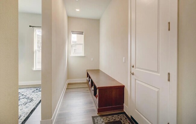 Building Photo - 14917 View Ter Ct