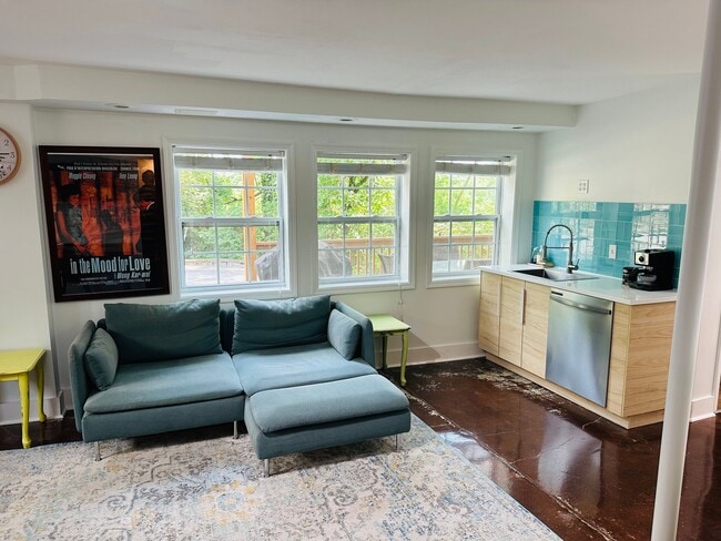 Building Photo - 708 Old Dallas Rd