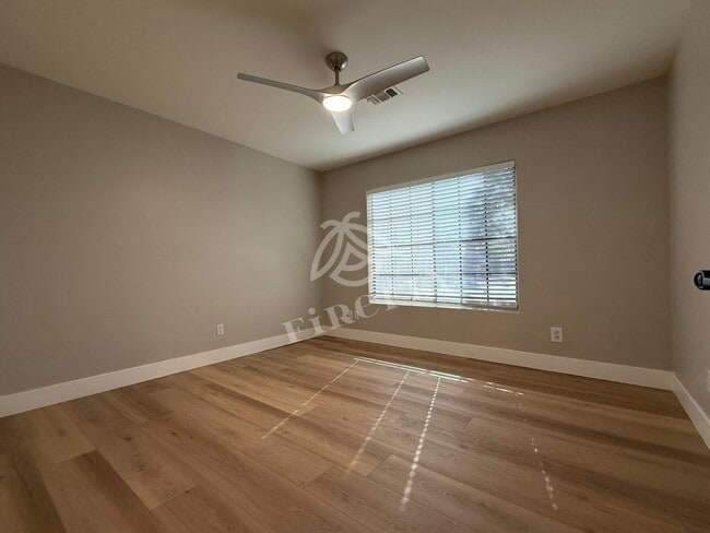 Building Photo - 6100 W Audrey Ln