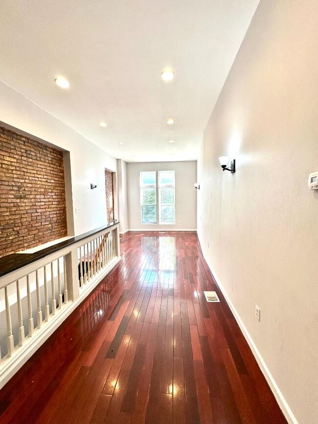 Building Photo - 2215 Eutaw Pl