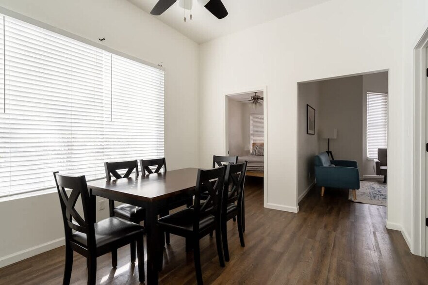 Building Photo - 2334 SE 8th Ave