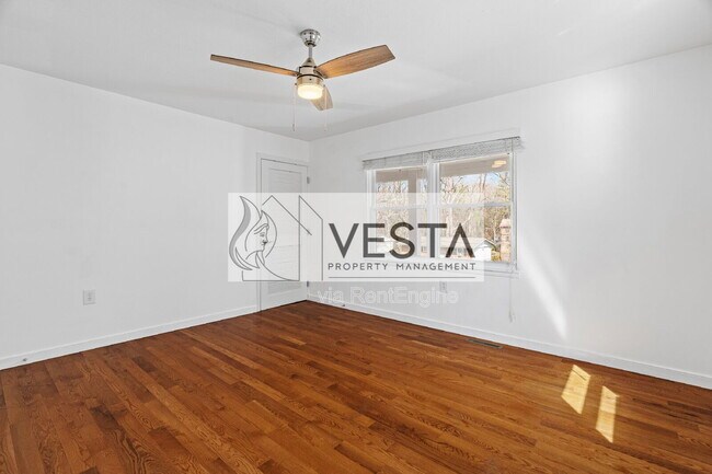 Building Photo - 6 Dogwood Ct