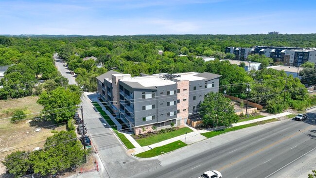 Building Photo - 100 Mockingbird Ln W