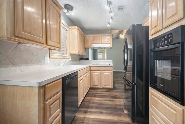 Building Photo - 2801 Westbury Ln