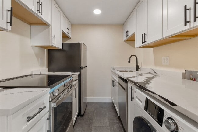 Building Photo - 41 Concord Ave