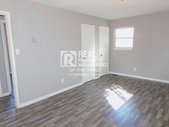 Building Photo - 3 bed/1.5 bath Bungalow in the Heart of Hi...