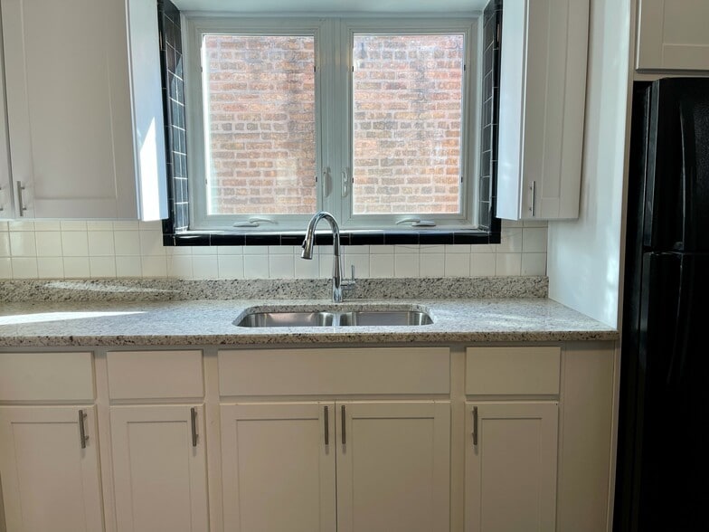 Kitchen - 1630 Oak Park Ave