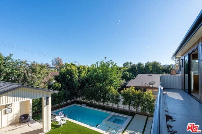 Building Photo - 4708 Noble Ave