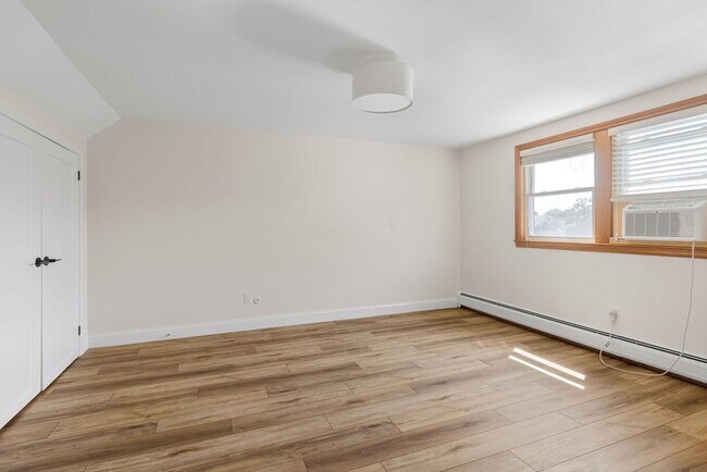 Building Photo - 13 Rawson Rd