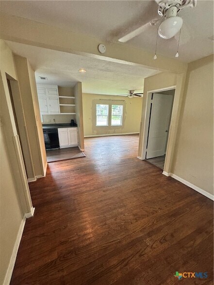 Building Photo - 1401 E Mimosa Ave