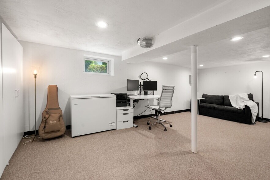 Basement/Flex - 21 Glenley Ter