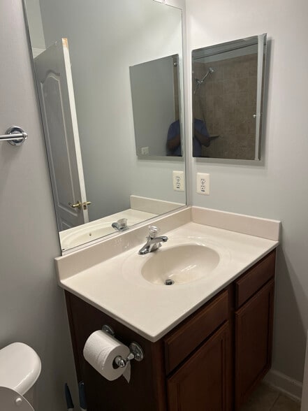 Building Photo - 11976 Bristow Village Blvd