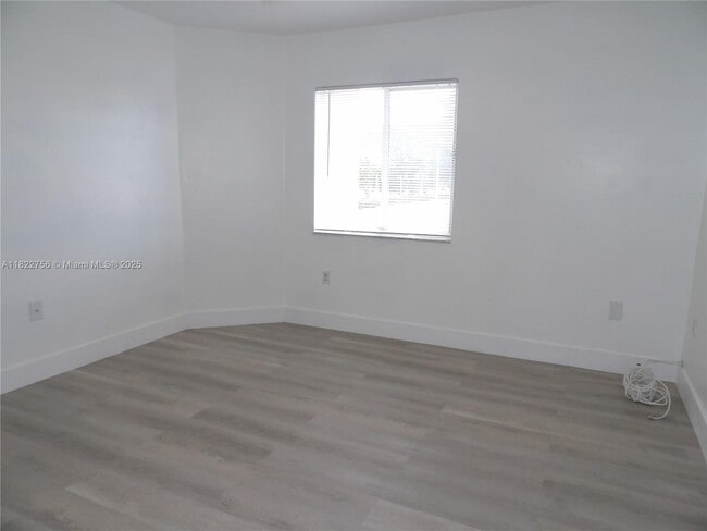 Building Photo - 5411 SW 158th Ct